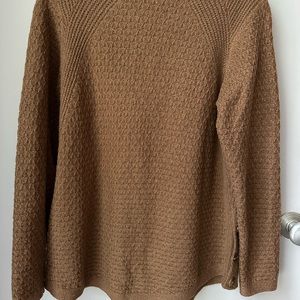 Gorgeous JJill multi-stitch sweater with side tortoise shell buttons